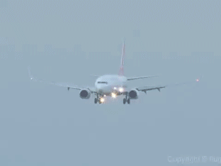 airplane_takeoffs_landings_10